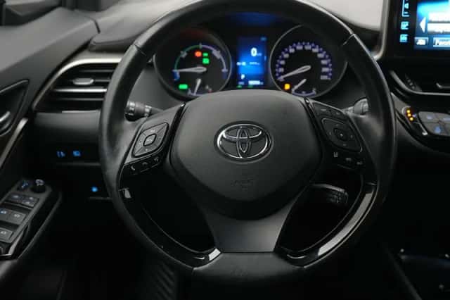 Toyota C-HR (2019) thumbnail 5