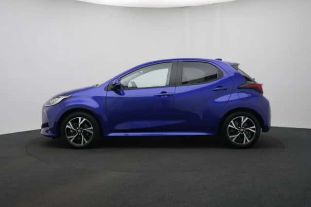 Toyota Yaris (2024) thumbnail 3