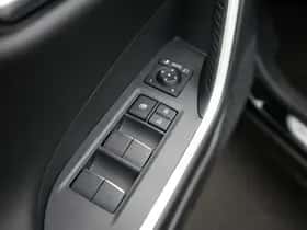 Toyota RAV4 (2025) thumbnail 18