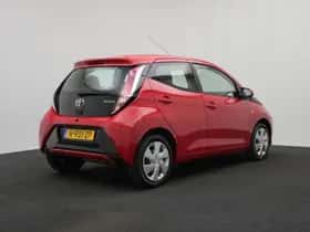 Toyota Aygo (2016) thumbnail 2