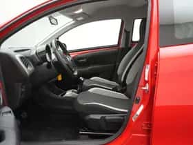 Toyota Aygo (2016) thumbnail 13