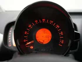 Toyota Aygo (2016) thumbnail 14