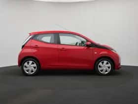 Toyota Aygo (2016) thumbnail 16
