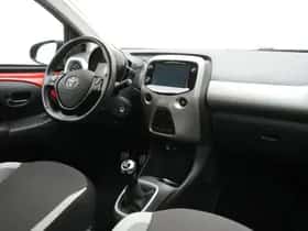 Toyota Aygo (2016) thumbnail 52