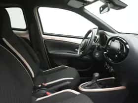 Toyota Aygo (2022) thumbnail 44