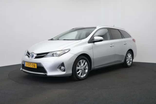 Toyota Auris (2014) thumbnail 1