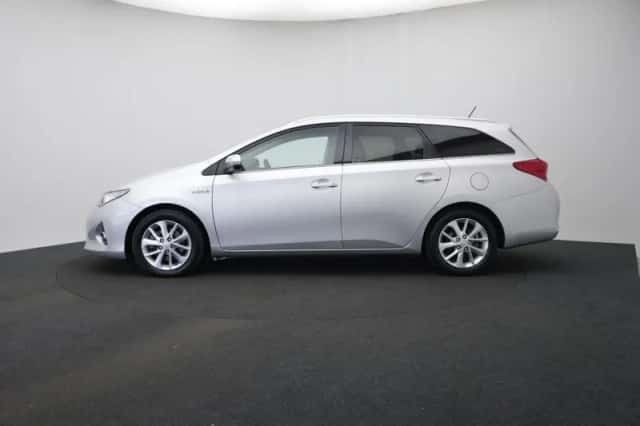 Toyota Auris (2014) thumbnail 3