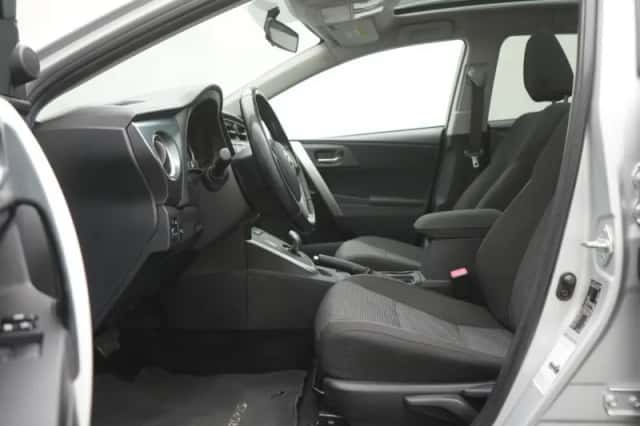 Toyota Auris (2014) thumbnail 6