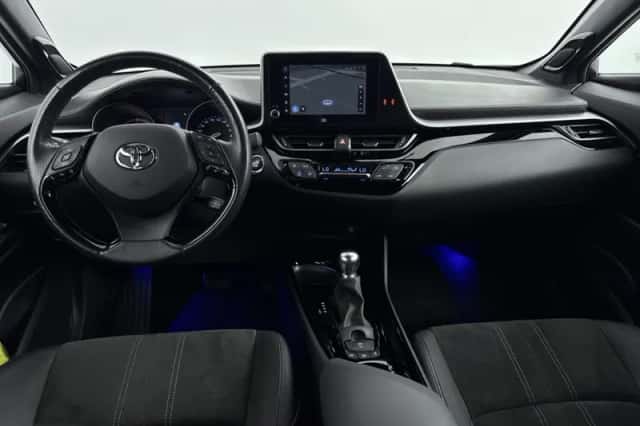 Toyota C-HR (2022) thumbnail 4