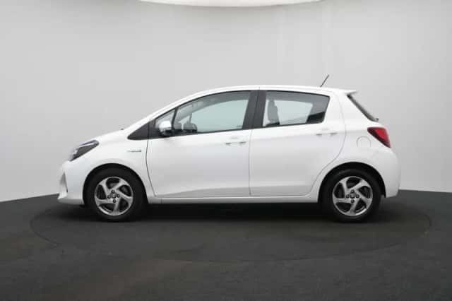 Toyota Yaris (2015) thumbnail 5