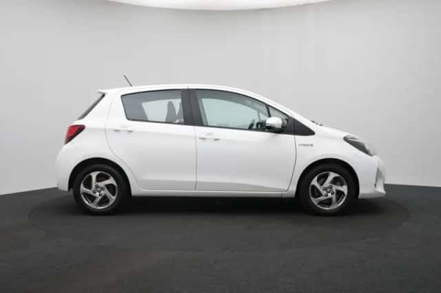 Toyota Yaris (2015) thumbnail 6