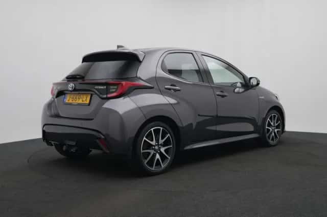 Toyota Yaris (2020) thumbnail 2