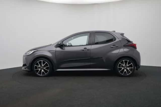 Toyota Yaris (2020) thumbnail 3