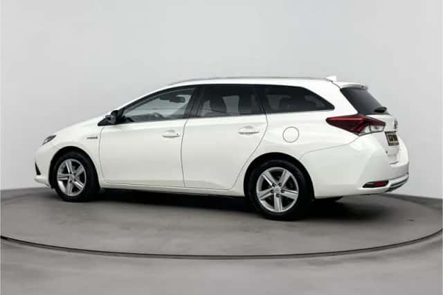 Toyota Auris (2019) thumbnail 3