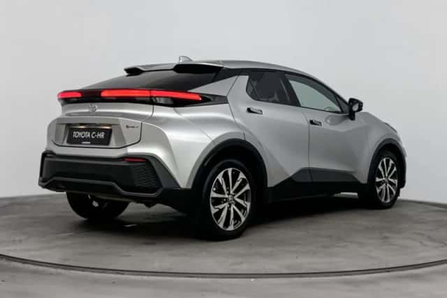 Toyota C-HR (2025) thumbnail 2