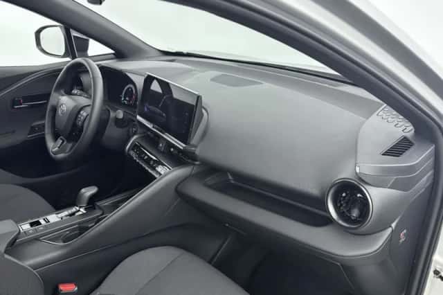 Toyota C-HR (2025) thumbnail 6