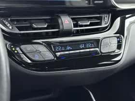 Toyota C-HR (2020) thumbnail 8