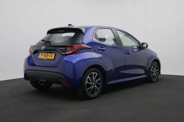 Toyota Yaris (2022) thumbnail 2