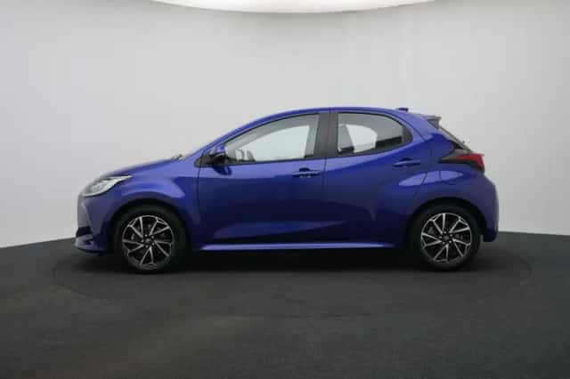 Toyota Yaris (2022) thumbnail 3