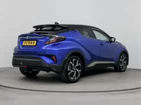 Toyota C-HR (2017) thumbnail 2