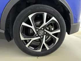 Toyota C-HR (2017) thumbnail 24