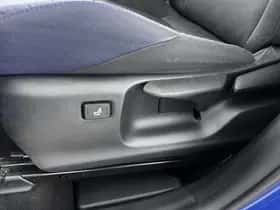 Toyota C-HR (2017) thumbnail 28