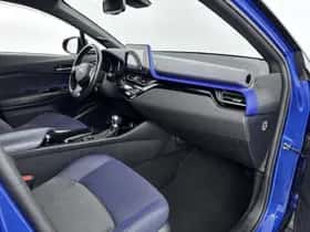 Toyota C-HR (2017) thumbnail 6