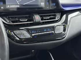 Toyota C-HR (2017) thumbnail 10