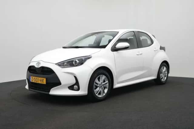 Toyota Yaris (2024) thumbnail 1