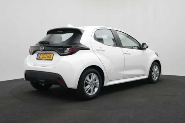 Toyota Yaris (2024) thumbnail 2