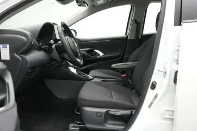 Toyota Yaris (2024) thumbnail 6