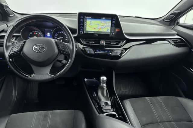 Toyota C-HR (2021) thumbnail 4