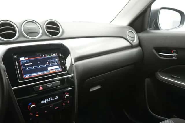 Suzuki Vitara (2020) thumbnail 4
