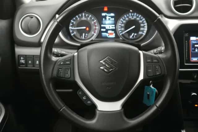 Suzuki Vitara (2020) thumbnail 5