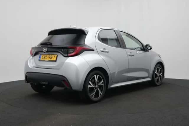 Toyota Yaris (2024) thumbnail 2