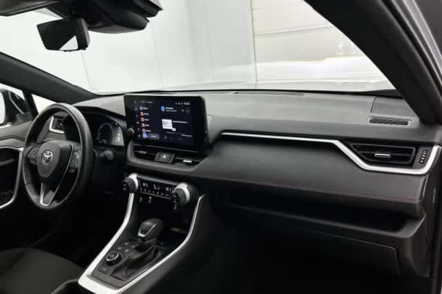 Toyota RAV4 (2023) thumbnail 6
