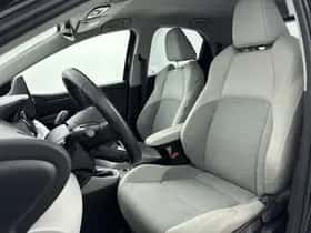 Toyota Yaris (2022) thumbnail 16