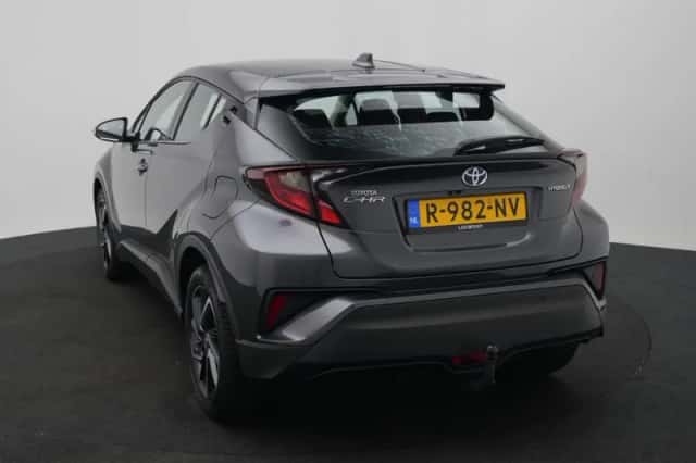 Toyota C-HR (2022) thumbnail 5