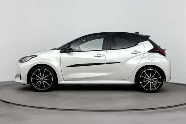 Toyota Yaris (2023) thumbnail 3