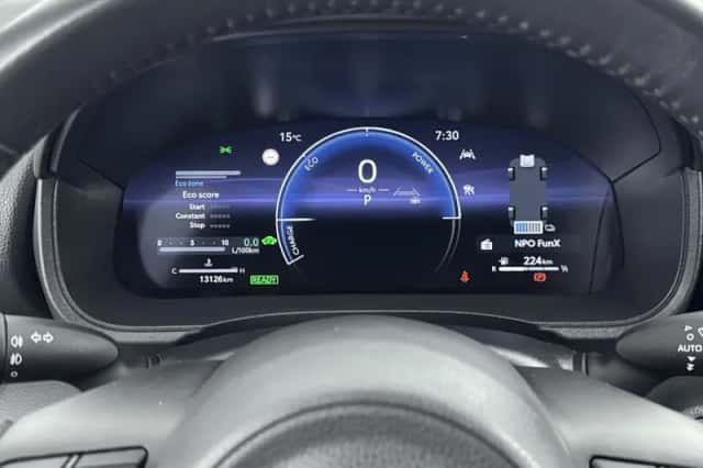 Toyota Yaris (2024) thumbnail 5