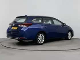 Toyota Auris (2019) thumbnail 2