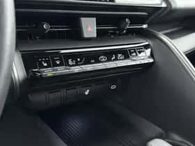 Toyota C-HR (2024) thumbnail 9
