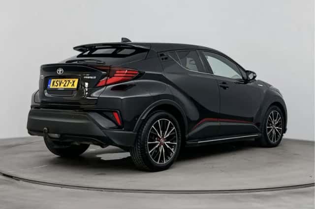Toyota C-HR (2020) thumbnail 2