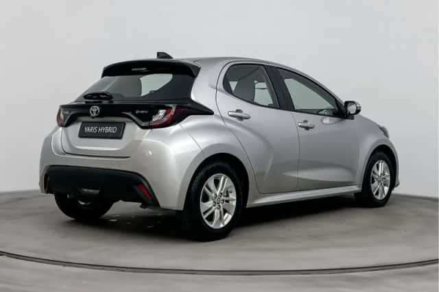Toyota Yaris (2025) thumbnail 2