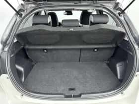 Toyota Yaris (2019) thumbnail 23