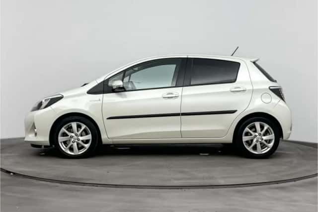 Toyota Yaris (2014) thumbnail 3
