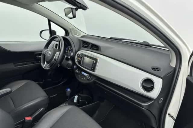 Toyota Yaris (2014) thumbnail 6