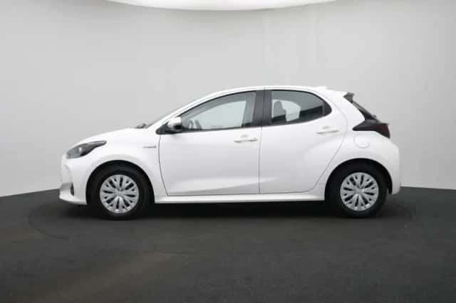 Toyota Yaris (2020) thumbnail 3