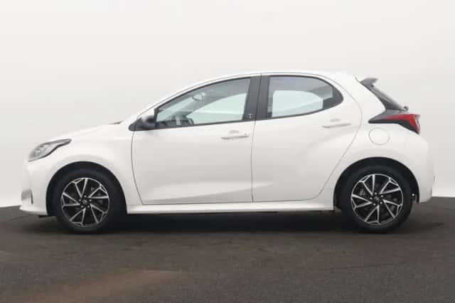 Toyota Yaris (2022) thumbnail 3