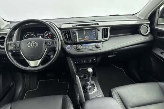 Toyota RAV4 (2016) thumbnail 6